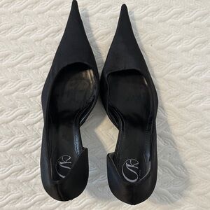 Chic Black Pointed Toe Heels